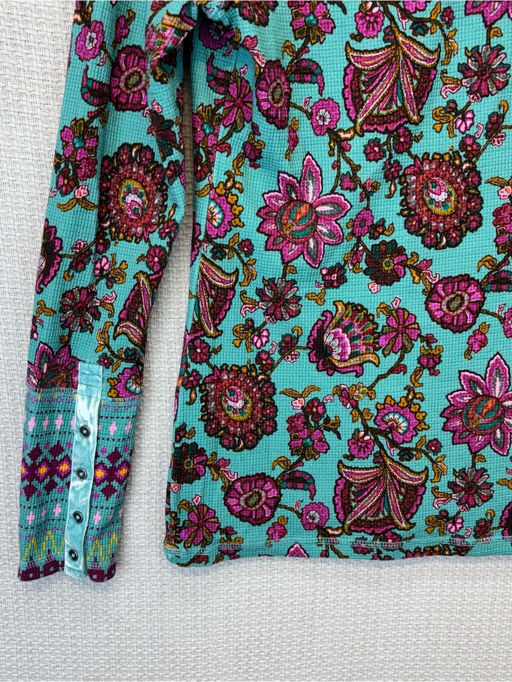 Sundance Thermal Top Womens Large Blue Floral Waffle Knit Button Cuff Sleeve - Picture 9 of 11